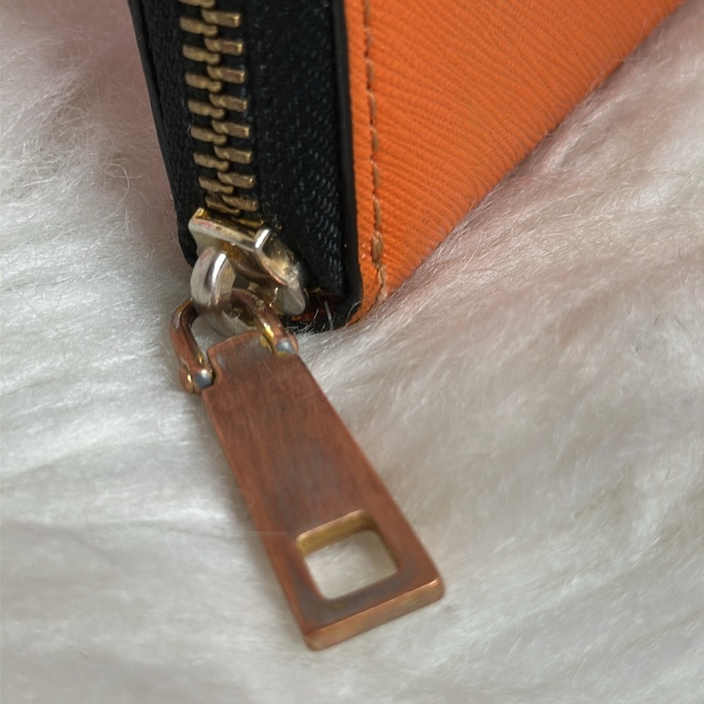 💯Authentic Marc by Marc Jacobs Orange Zip Wallet🍀 - Picture 14 of 15